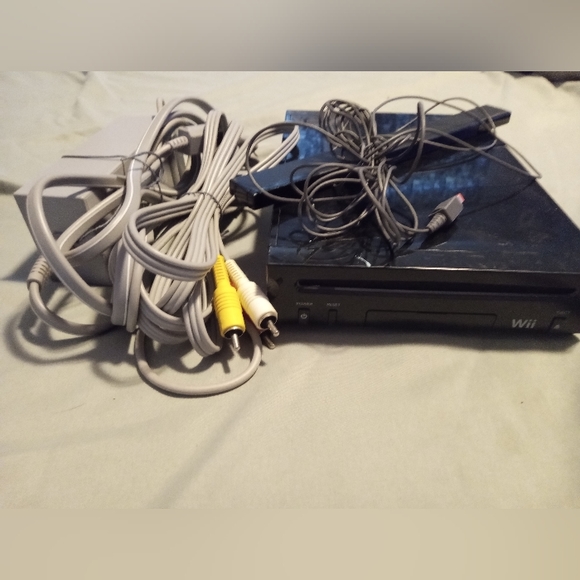 WII Console System - Picture 2 of 6